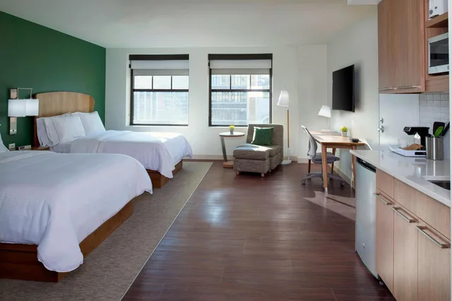 غرفة قياسية بسرير كوين، Element Detroit at the Metropolitan 6/10