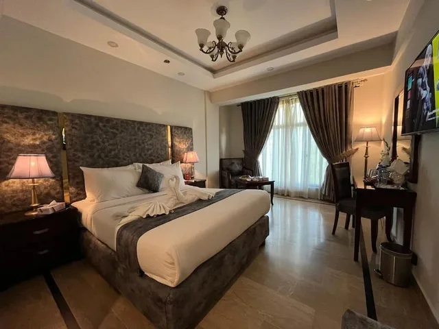 غرفة ديلوكس بسرير كينج، ENVOY CONTINENTAL HOTEL 2/4