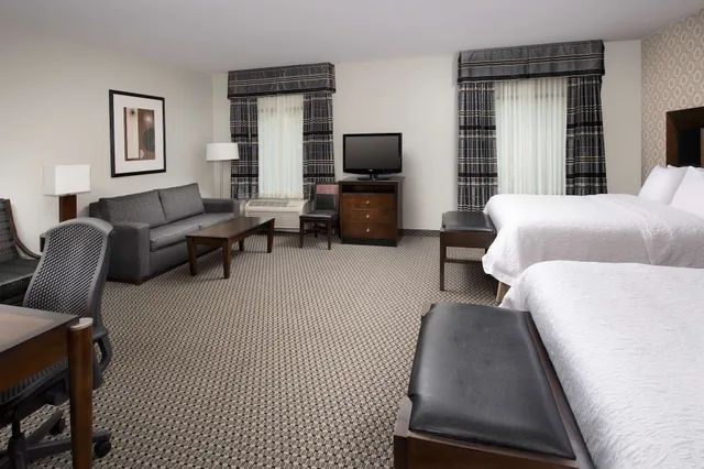 غرفة بسريرين كوين مع أريكة، Hampton Inn & Suites Athens-I-65 (Huntsville Area) 3/8