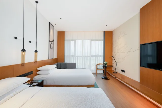 غرفة ديلوكس بسريرين منفصلين، Fairfield by Marriott Zhuhai Xiangzhou 1/3