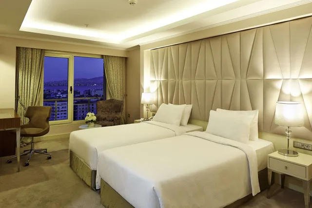 غرفة قياسية بسرير كينج، Doubletree By Hilton Hotel Izmir Alsancak 1/1