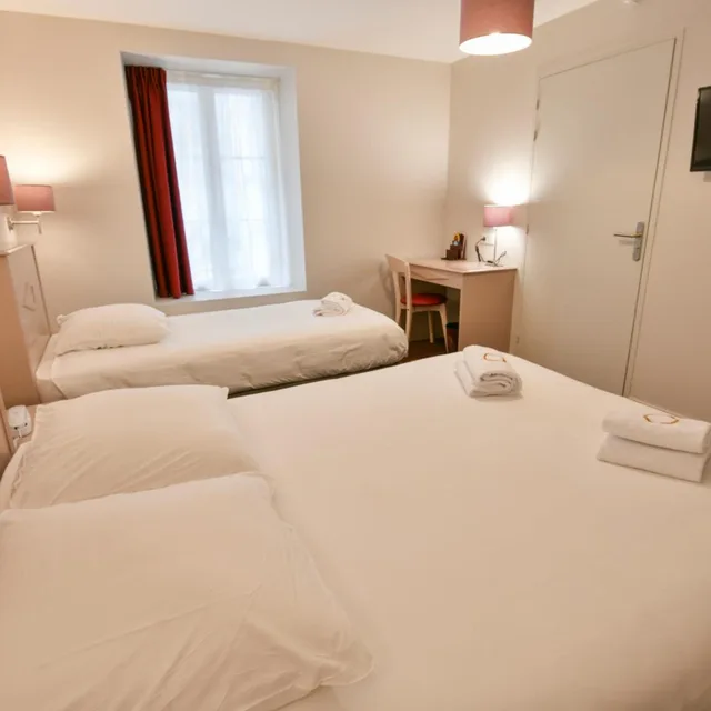 غرفة ثلاثية، Inter Hotel Le Roncevaux 1/9