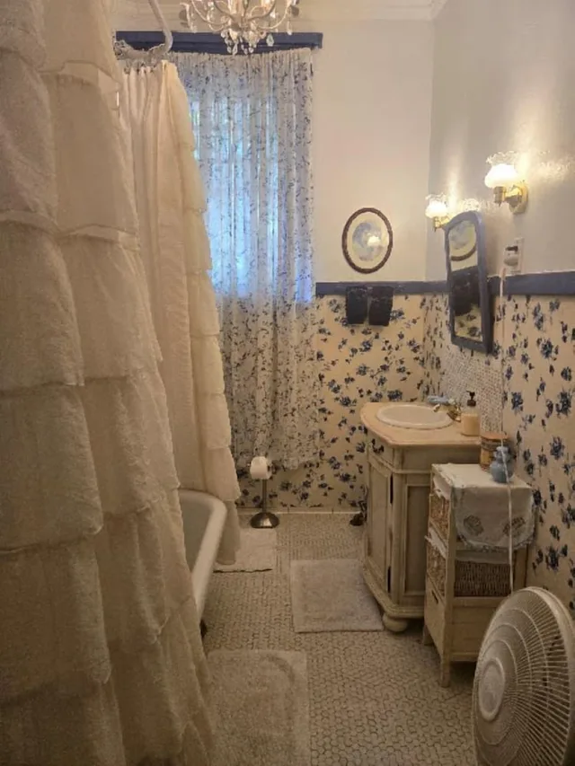 French, Queen Bed، The Lancaster Manor Bed and Breakfast 8/8
