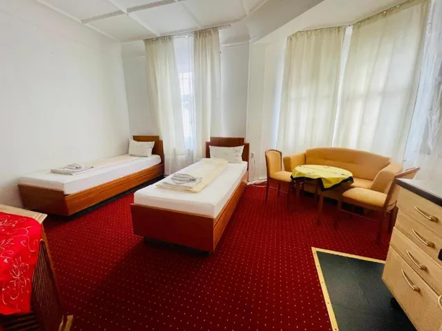 شقة، Hotel Pension De Lux 4/7