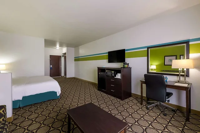 جناح بسرير كينج بحوض استحمام لذوي الإعاقة، Best Western Douglas Inn & Suites 2/3