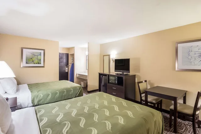 غرفة قياسية بسريرين كوين، Quality Inn & Suites Caseyville - St. Louis 2/10