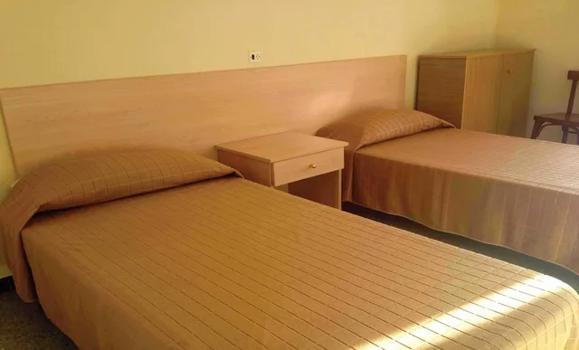غرفة أساسية ثلاثية بسرير مزدوج بشرفة مع أريكة، Solfina 1/1