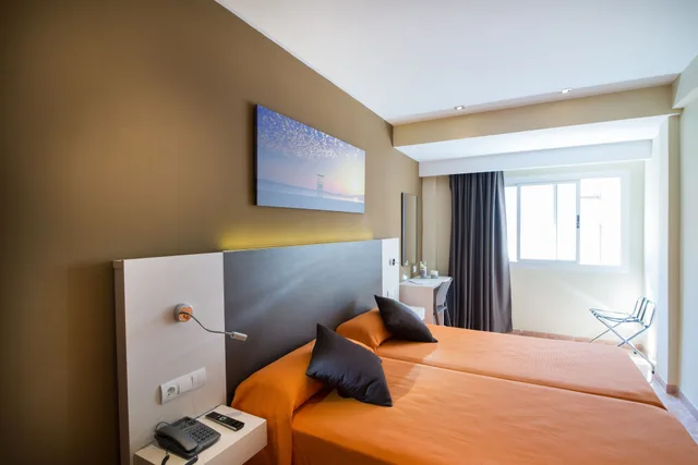 Room, Single, Twin Beds, Abelux 2/3