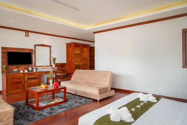 Style, Modern, Luxury, Double Bed, Pool View, Balcony، Khmer House Resort 5/6