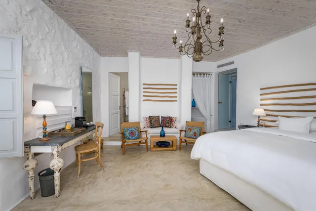 Interior, Cliff, Suite, Sea View, Plunge Pool, Jetted Tub، Iconic Santorini 1/4