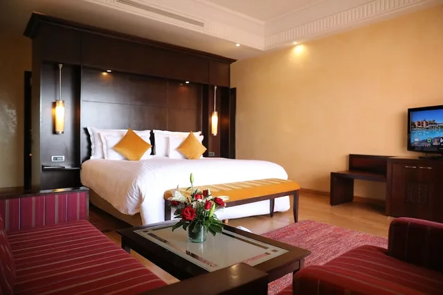 غرفة بريميوم بسريرين منفصلين بإطلالة على المسبح، Kenzi Menara Palace 1/3