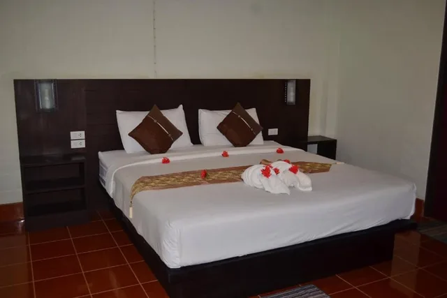 Bungalow, Double Bed, Garden View, Lanta Nice Beach Resort 3/4