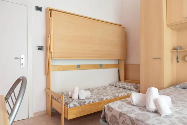 غرفة قياسية ثلاثية، Hotel Nautilus 3/8