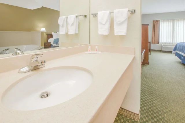 غرفة بسرير كينج، Days Inn by Wyndham Hattiesburg MS 5/5