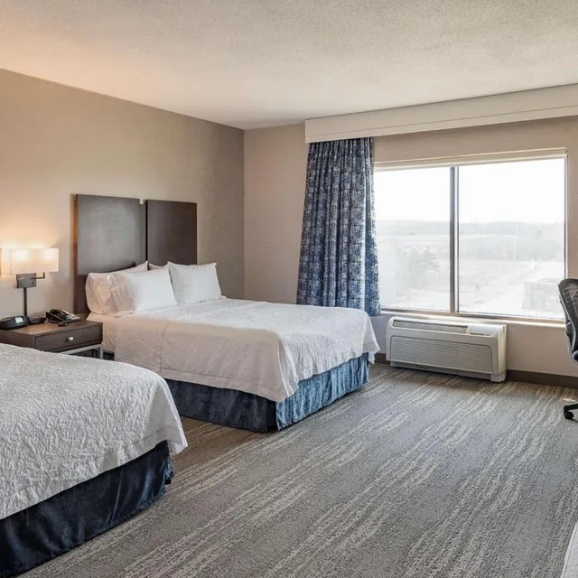 Room, King Bed, 2 Queen Beds, Accessible, Hampton Inn Suites By Hilton Halifax Dartmouth 2/6