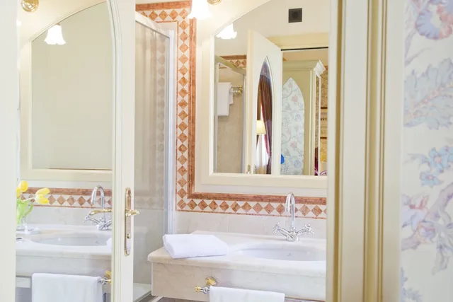 جناح جونيور بسرير مزدوج وسريرين منفصلين، Hotel Milano Regency 3/4