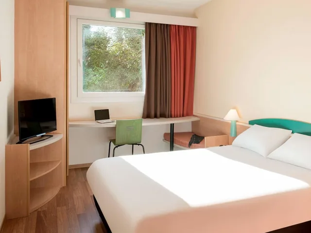 غرفة قياسية بسرير مزدوج لذوي الإعاقة، IBIS GENEVE AEROPORT 1/4