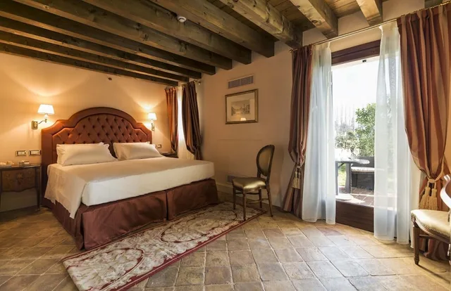 غرفة سوبيريور بسرير مزدوج بإطلالة على الحديقة بشرفة، Hotel Villa Barbarich 1/3