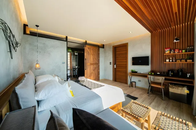 Mountain, Deluxe, King Bed, The Cabin Beach Resort 2/2