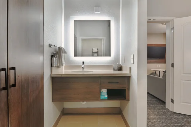جناح بسرير كينج بغرفة نوم واحدة، Staybridge Suites Longview 9/10