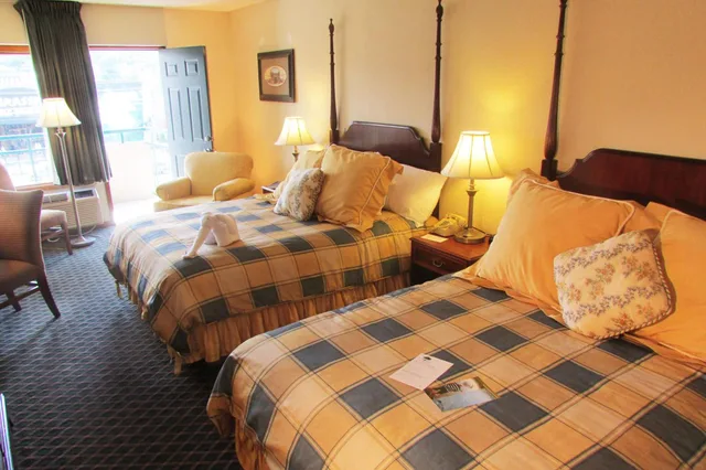 Superior, 2 Queen Beds, Parkway View, Shared Balcony، Arbors at Island Landing Hotel Suites 1/6
