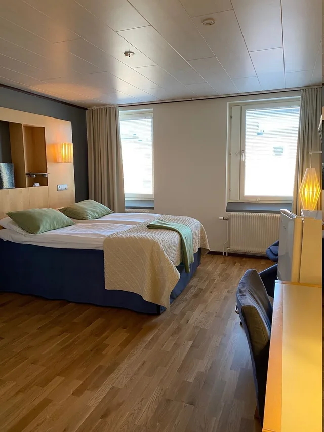 Family, 1 Double and 1 Single Bed, 2 Murphy Beds، Strand City Hotell 2/6