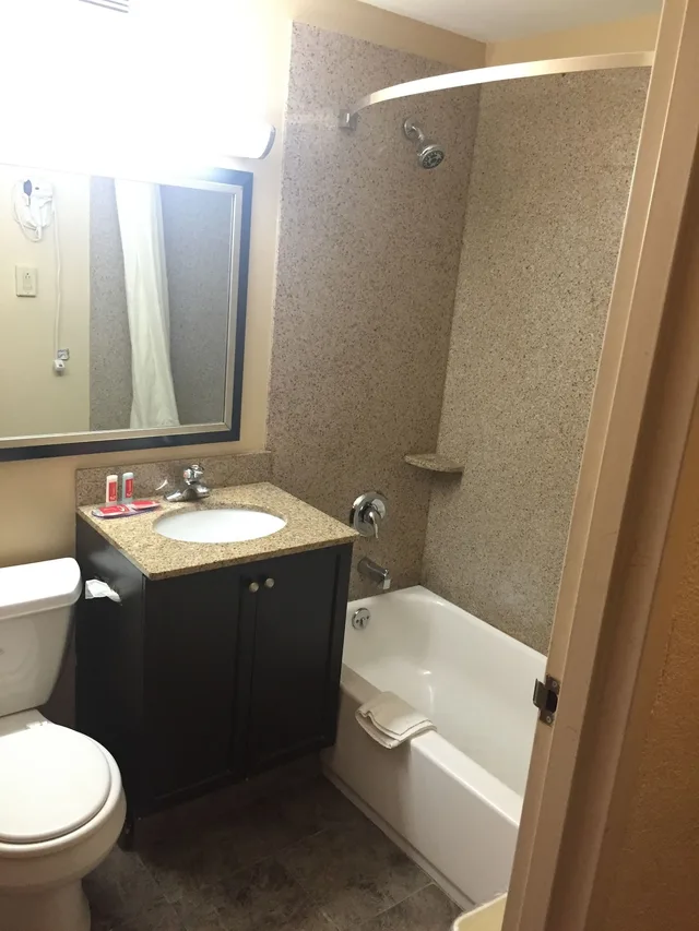 غرفة قياسية بسرير كينج، Quality Inn Near Pimlico Racetrack 10/10