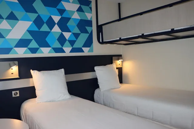 غرفة ثلاثية بسرير فردي، Comfort Hotel Paris Porte d Ivry 2/8