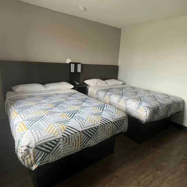 غرفة ديلوكس رباعية للمدخنين، Motel6 Wichita, KS 2/9