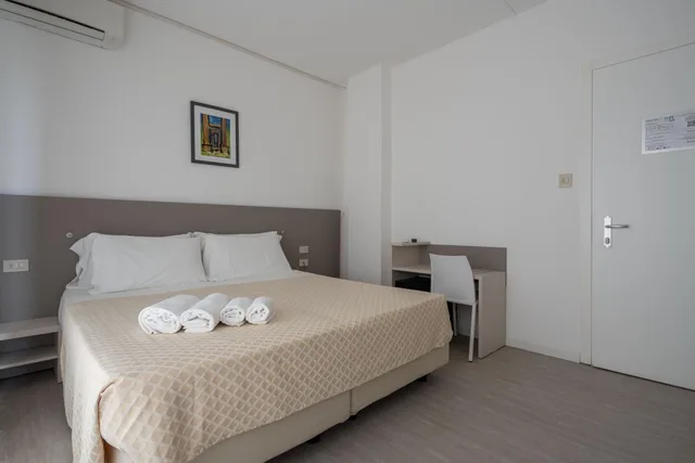 Comfort, Double Bed, Lateral Side Sea View، Hotel Boston 5/10
