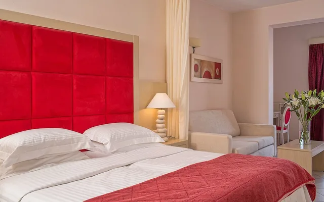 جناح جونيور بسرير كينج، Grand Beach 2/3