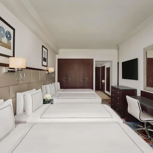 غرفة كلاسيكية رباعية بإطلالة على الحرم، فندق مكة سويس أوتيل(Swissotel Makkah) 3/7
