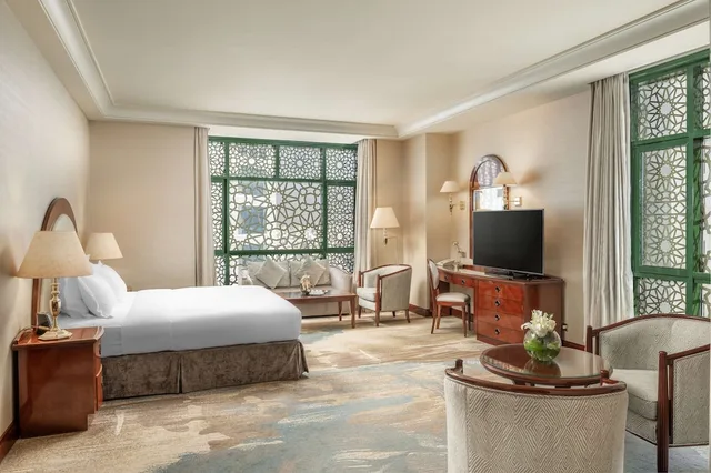 غرفة سوبيريور بسرير كينج، المدينة هيلتون(Madinah Hilton Hotel) 1/4