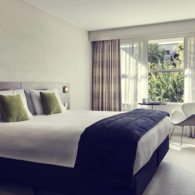 غرفة قياسية بسرير كينج بإطلالة على الحديقة، Movenpick Queenstown 1/5