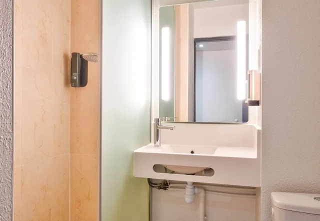 غرفة بسريرين منفصلين، B&B HOTEL Paris Chatillon 6/7