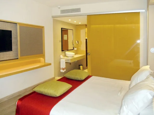 Room, Single, Double Bed, Sea View, Balcony, High Floor, Hotel Palace Bonanza Playa and Spa 2/4