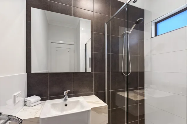 2 Bedrooms, Deluxe, Cabin, DISCOVERY PARKS - ECHUCA 3/5