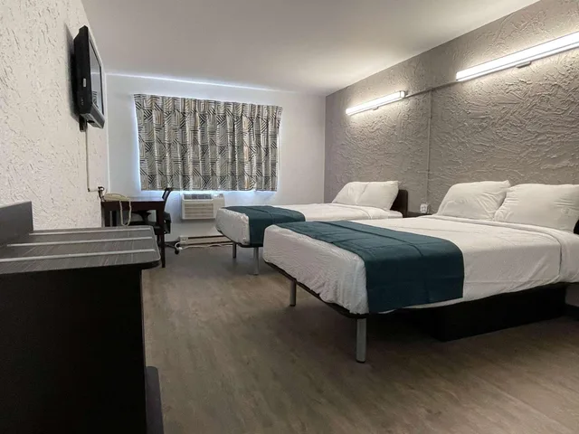 غرفة رباعية بسريرين مزدوجين لذوي الإعاقة، Motel6 Green Bay, WI - Lambeau 2/4