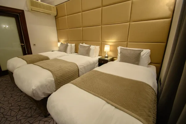 غرفة كلوب ثلاثية، Hyde Park International Hotel 6/10