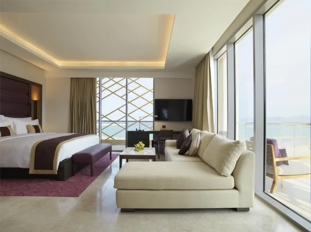 غرفة غراند ديلوكس بسرير كينج بإطلالة على البحر، Kempinski Hotel Muscat 2/6