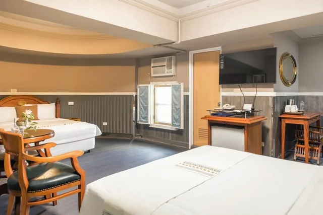 غرفة قياسية ثلاثية بسرير مزدوج وسرير فردي، Hotel de Trianon 4/10