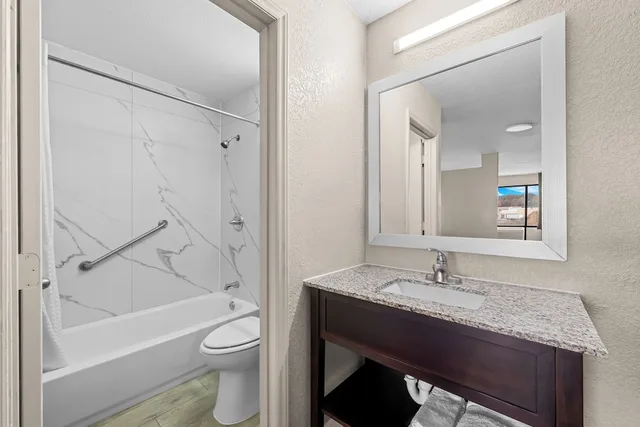 غرفة قياسية بسرير كينج، Econo Lodge Kannapolis - Concord 10/10