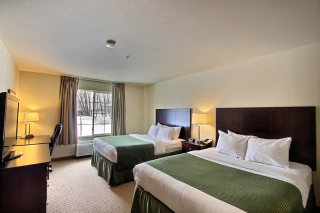 غرفة قياسية بسريرين كوين، Cobblestone Inn & Suites -- Brillion, WI 2/7