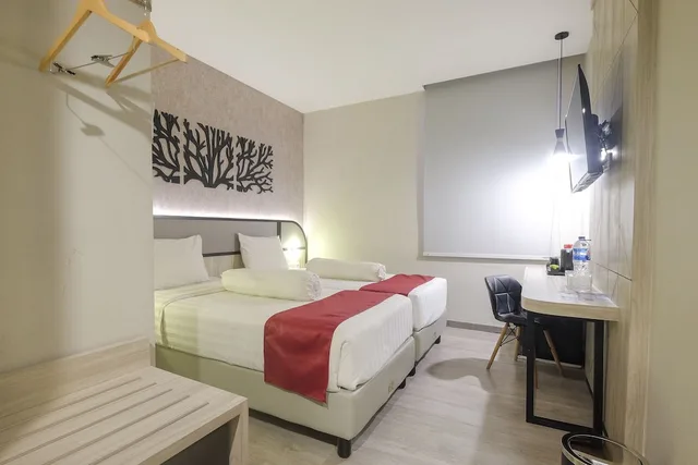 غرفة سوبيريور بسريرين منفصلين، Front One Gosyen Hotel Salatiga 2/7