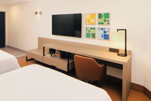 غرفة قياسية بسريرين مزدوجين بحوض استحمام، Holiday Inn Tijuana Zona Rio 3/5