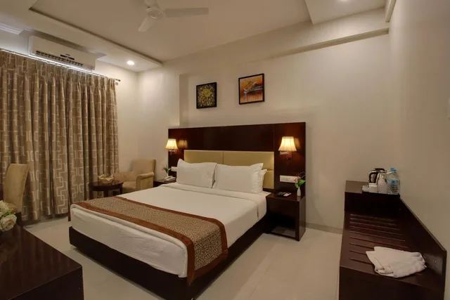 Super, Deluxe, Hotel Sai Jashan 3/3