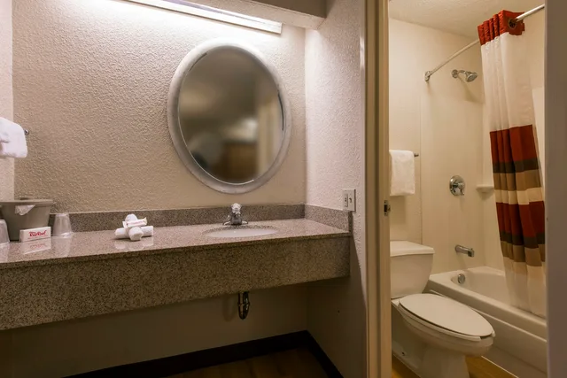غرفة سوبيريور بسريرين مزدوجين، Red Roof Inn Huntington 4/4