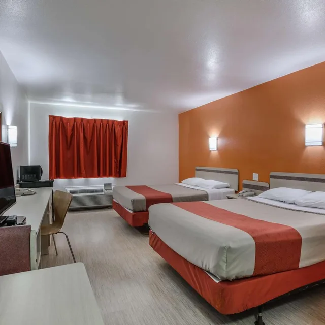 غرفة بسريرين كوين للمدخنين، Motel6 Pasadena, TX 3/10