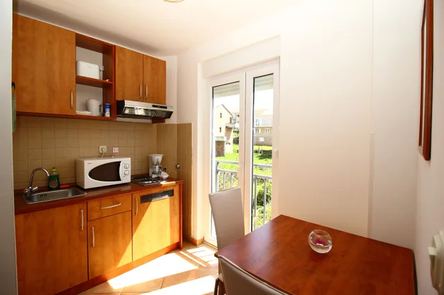 استوديو بسرير مزدوج بشرفة، Bacan Serviced Apartments 8/8