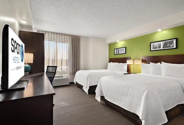غرفة قياسية بسريرين كوين، Spot X Hotel Wesley Chapel - Tampa Area 1/5